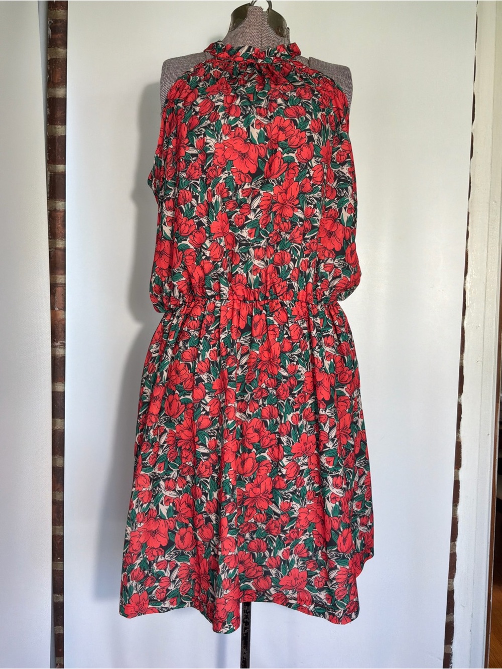 Beachsissi Floral Halter Dress Size Medium NWT